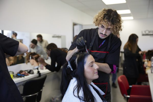 Coiffeur(euse) Professionnel(le) de la Coiffure (Hair Stylist / Hairdresser) / Barber - Cycle Long – Image 22