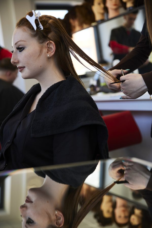Coiffeur(euse) Professionnel(le) de la Coiffure (Hair Stylist / Hairdresser) / Barber - Cycle Long – Image 13