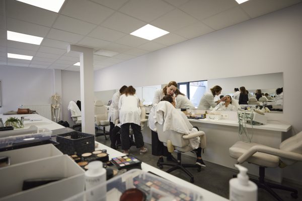 Esthéticienne Technicienne de la Beauté – Cycle long – Image 9